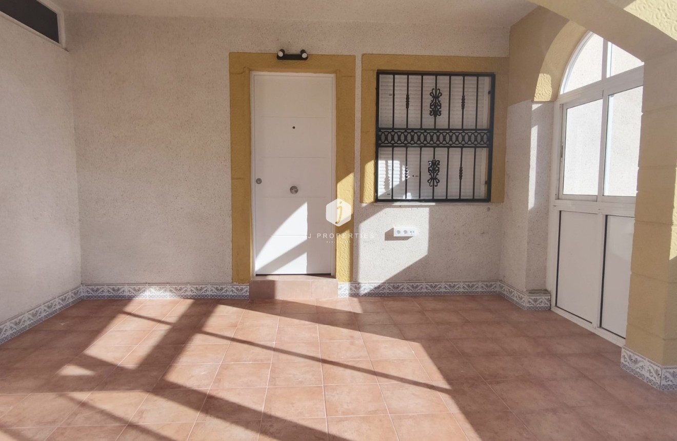 Resale - Bungalow -
Orihuela Costa - Costa Blanca