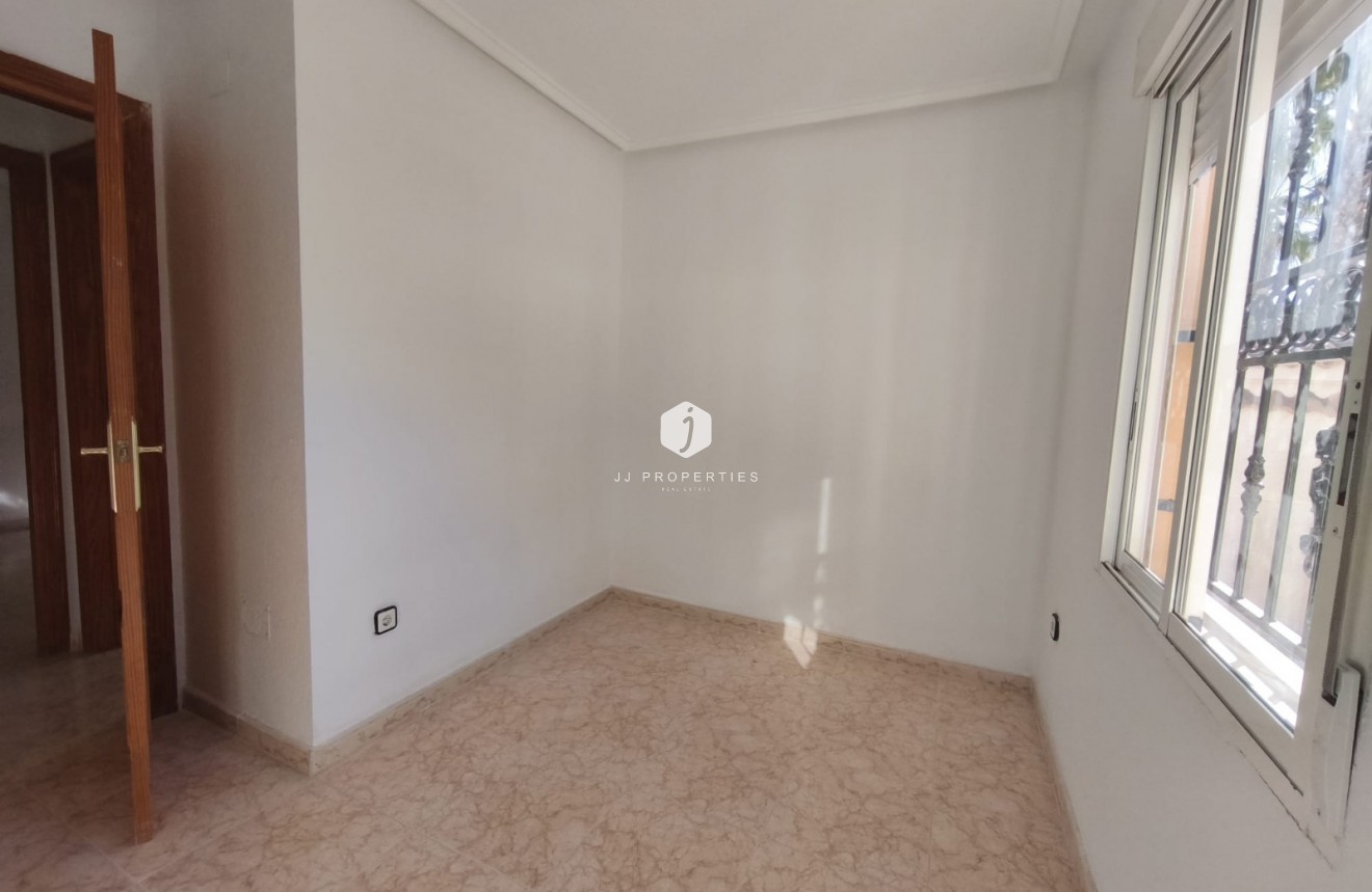 Resale - Bungalow -
Orihuela Costa - Costa Blanca