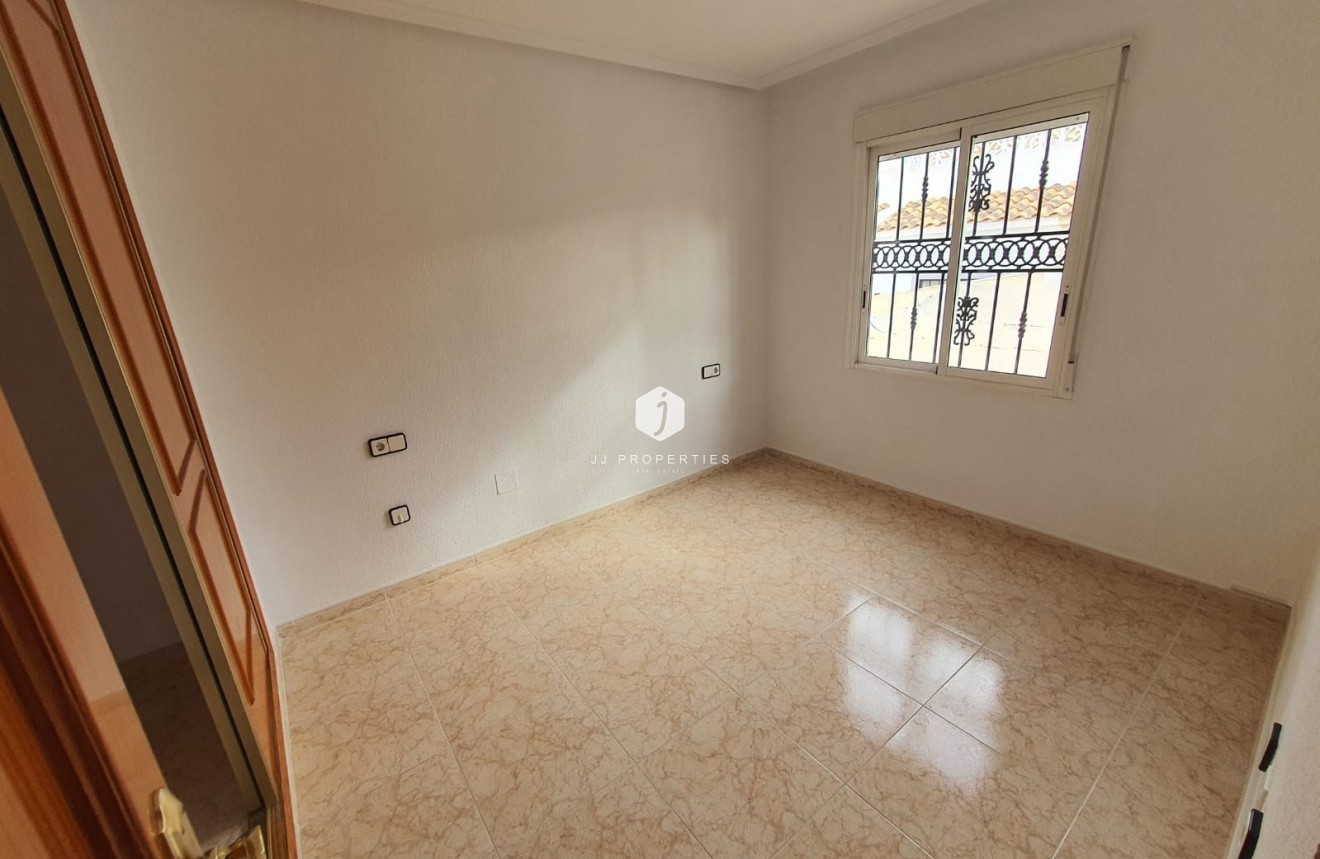 Resale - Bungalow -
Orihuela Costa - Costa Blanca