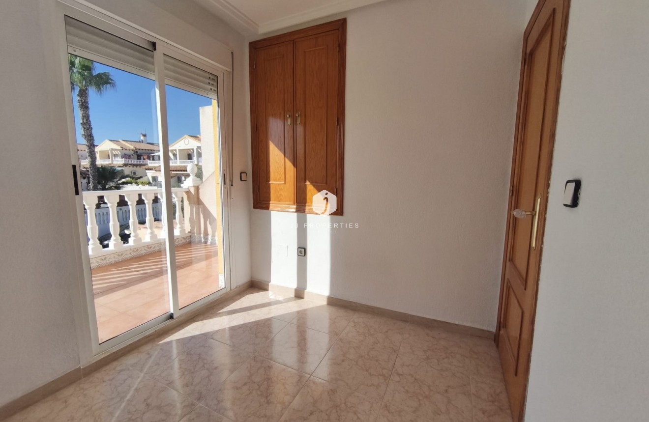 Resale - Bungalow -
Orihuela Costa - Costa Blanca