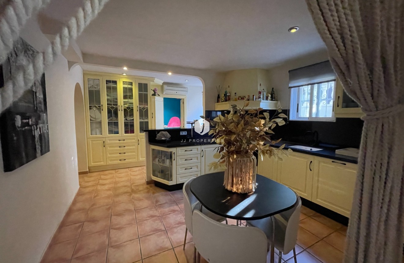 Resale - Villa -
Benijofar - Costa Blanca