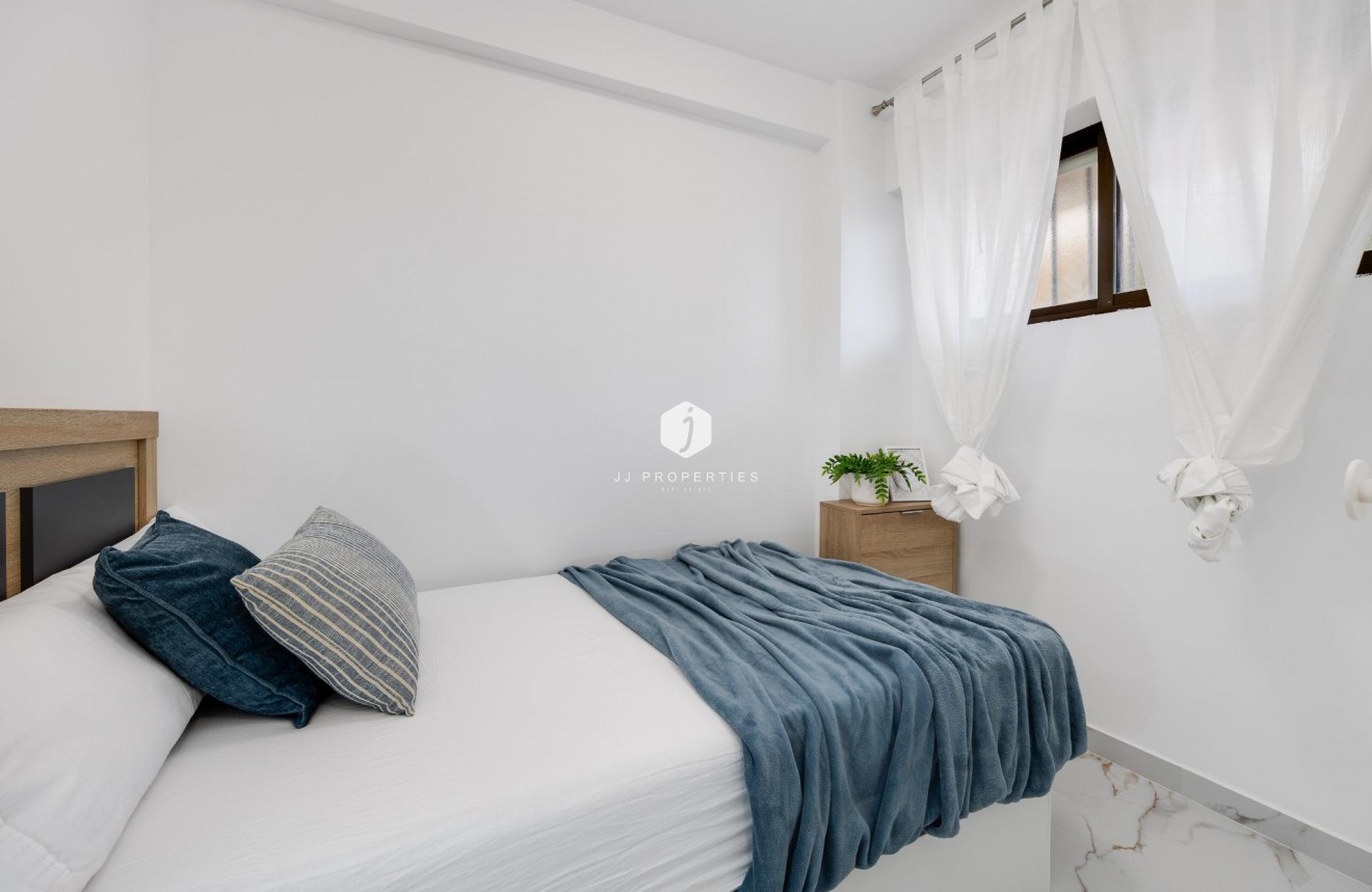 Resale - Apartment / flat -
Torrevieja - Cabo cervera