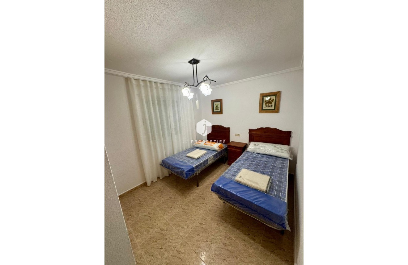 Resale - Apartment / flat -
Torrevieja - Centro