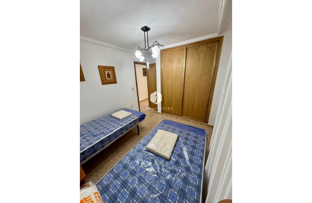 Resale - Apartment / flat -
Torrevieja - Centro