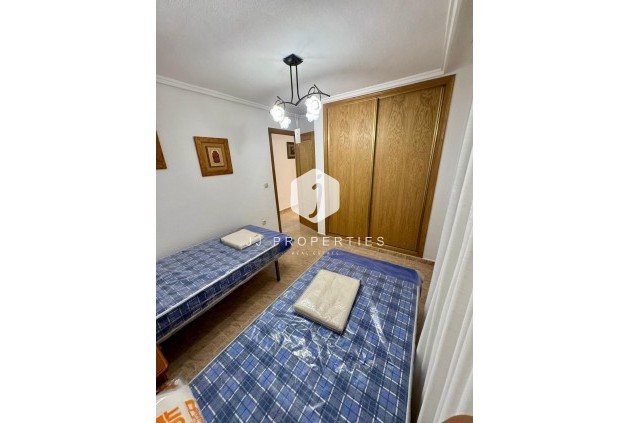 Resale - Apartment / flat -
Torrevieja - Centro