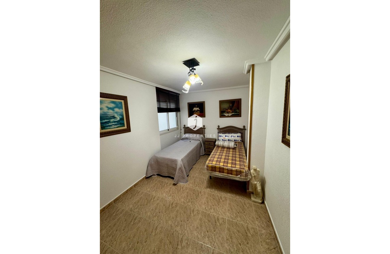 Resale - Apartment / flat -
Torrevieja - Centro