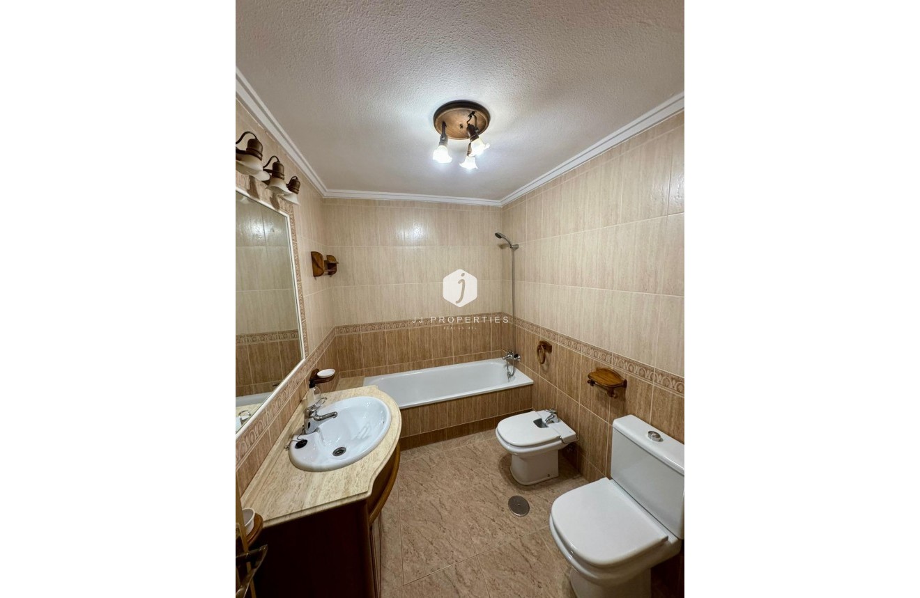 Resale - Apartment / flat -
Torrevieja - Centro