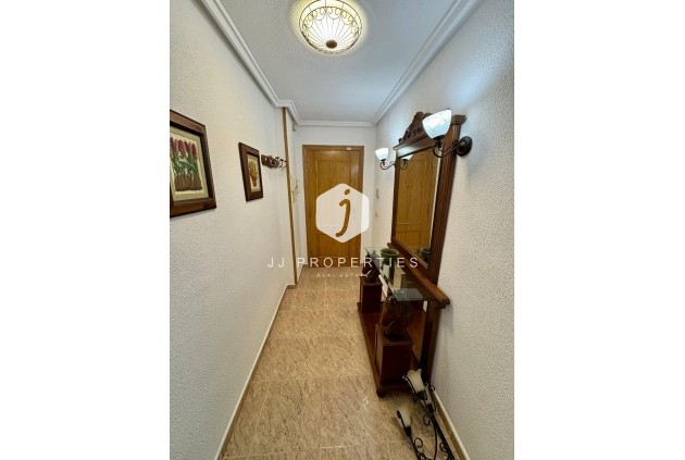 Resale - Apartment / flat -
Torrevieja - Centro