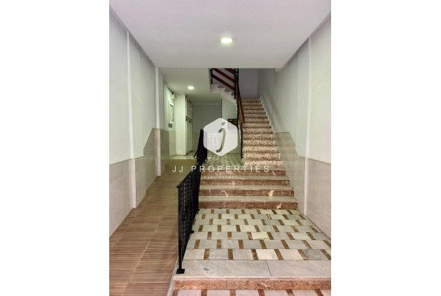 Resale - Apartment / flat -
Torrevieja - Centro