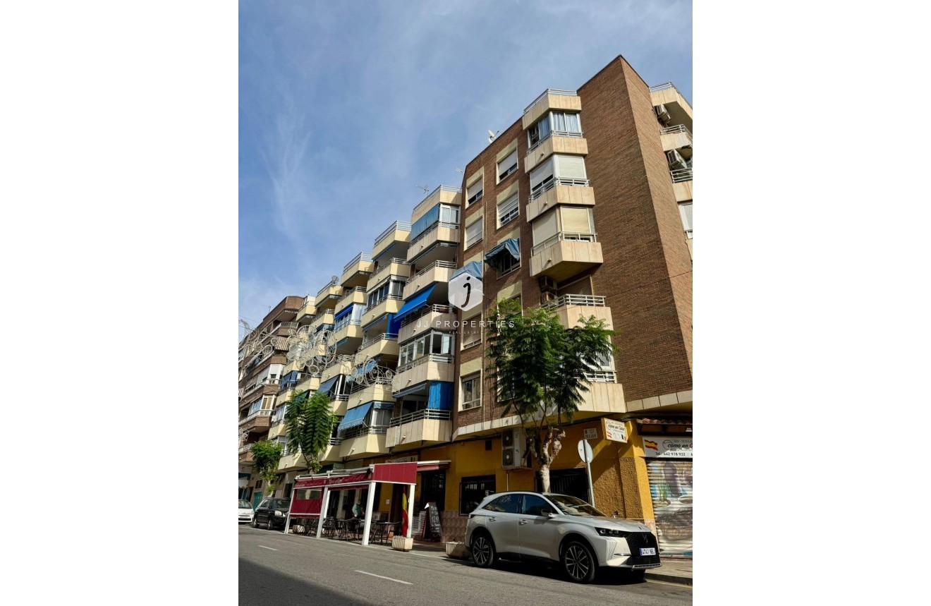 Resale - Apartment / flat -
Torrevieja - Centro