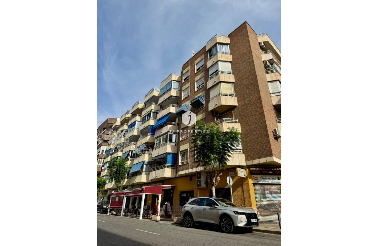 Resale - Apartment / flat -
Torrevieja - Centro