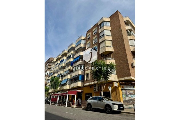 Resale - Apartment / flat -
Torrevieja - Centro