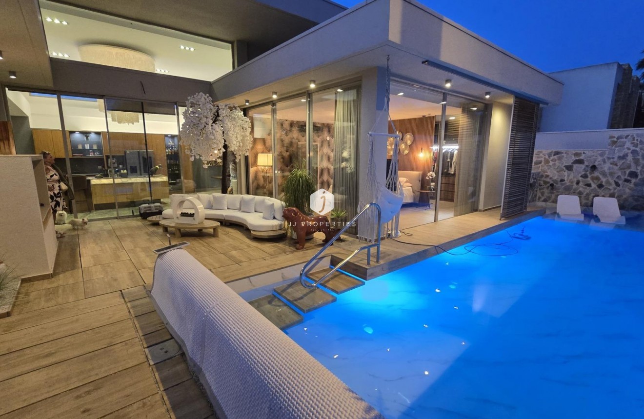 Resale - Villa -
Benijofar - Residencial Benimar