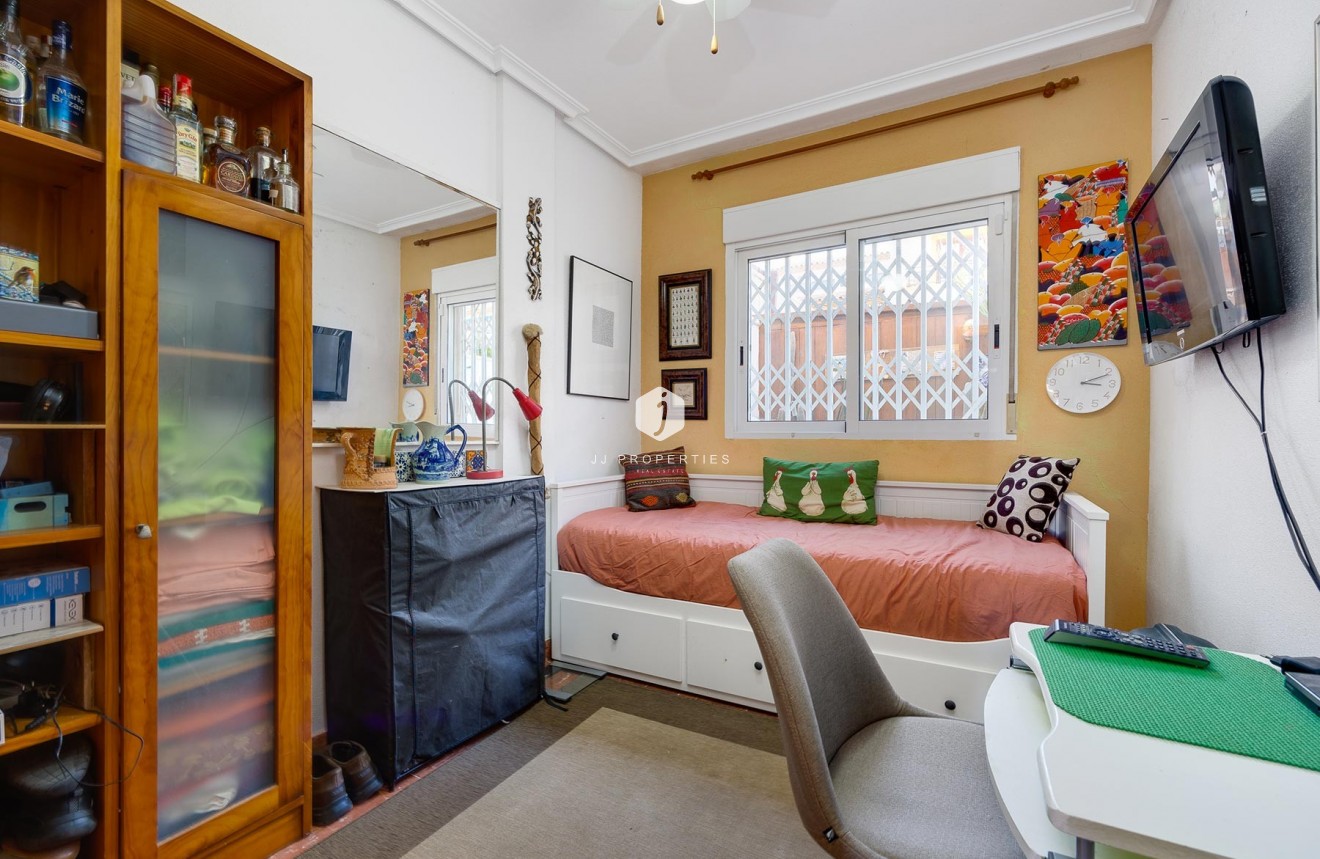 Resale - Villa -
Orihuela Costa - Costa Blanca