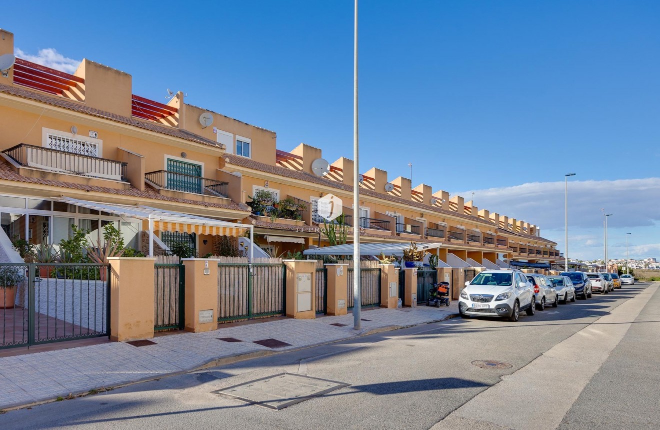 Resale - Villa -
Orihuela Costa - Costa Blanca