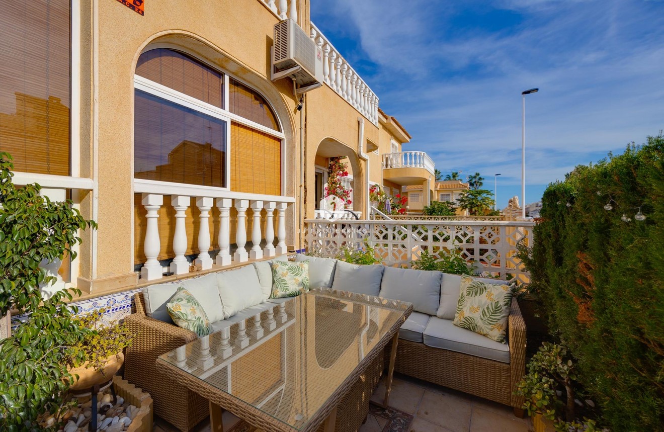 Resale - Villa -
Torrevieja - Costa Blanca