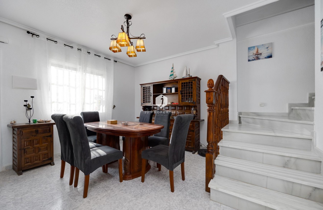 Resale - Villa -
Torrevieja - Costa Blanca