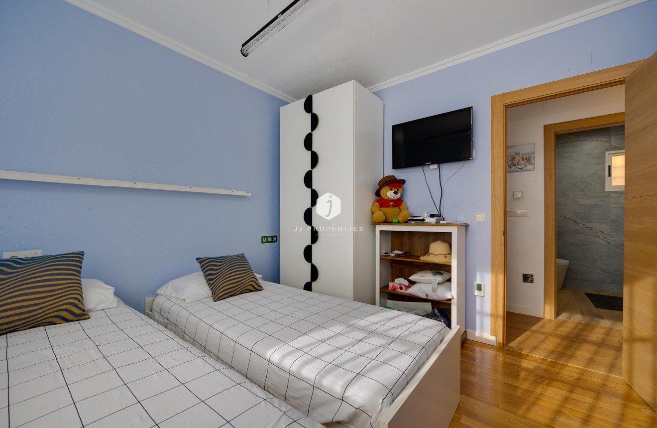 Resale - Villa -
Torrevieja - Costa Blanca