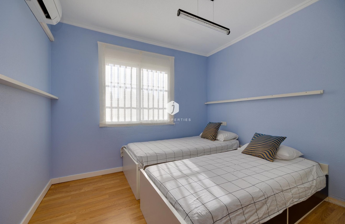 Resale - Villa -
Torrevieja - Costa Blanca