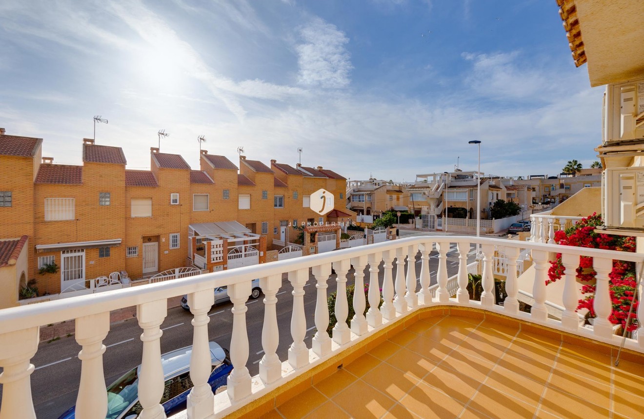 Resale - Villa -
Torrevieja - Costa Blanca
