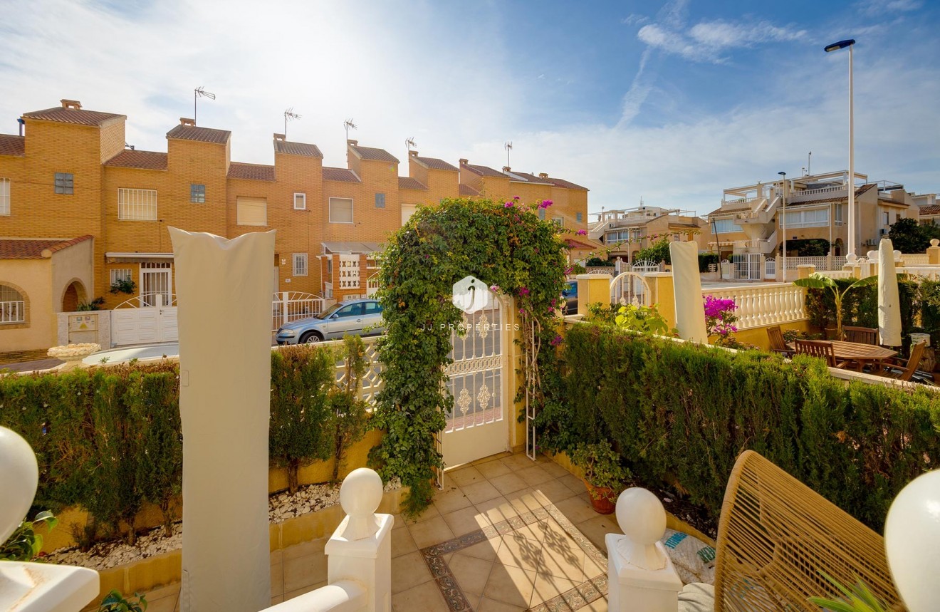 Resale - Villa -
Torrevieja - Costa Blanca