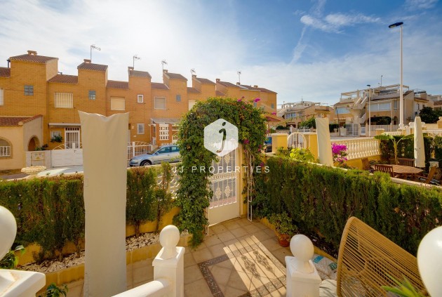 Resale - Villa -
Torrevieja - Costa Blanca