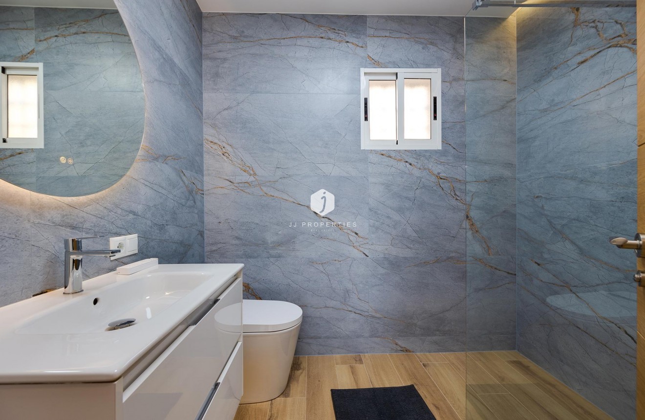 Resale - Villa -
Torrevieja - Costa Blanca