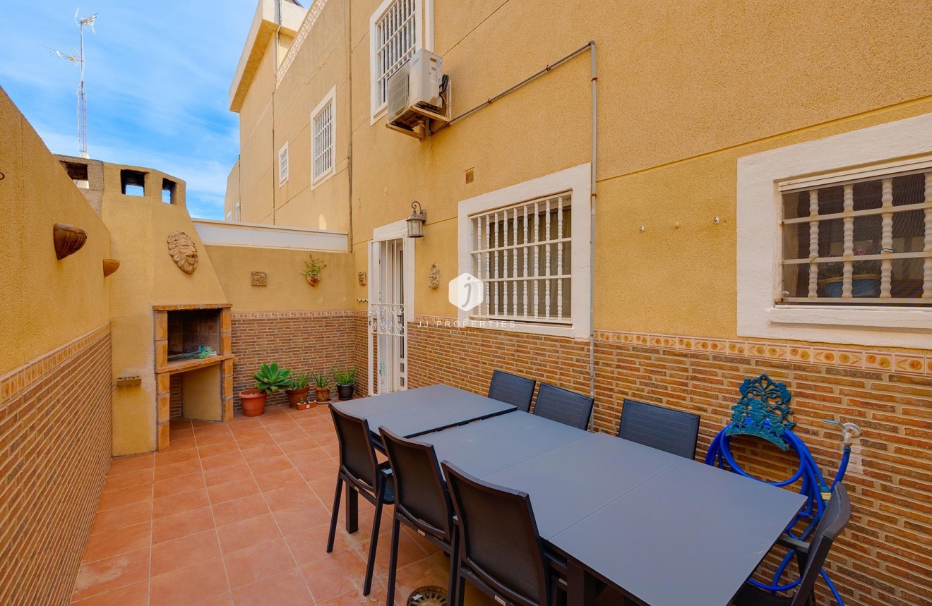 Resale - Villa -
Torrevieja - Costa Blanca