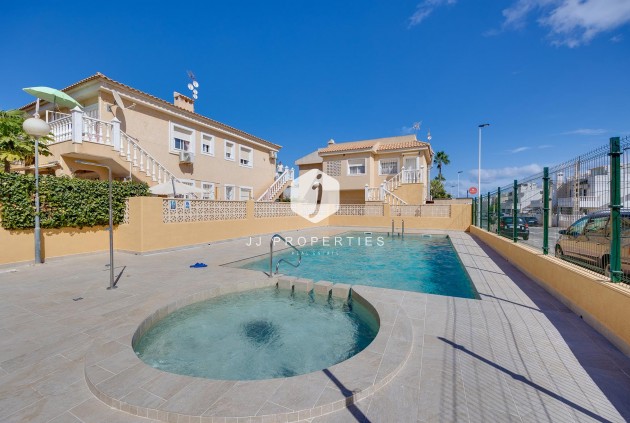 Resale - Villa -
Torrevieja - Costa Blanca
