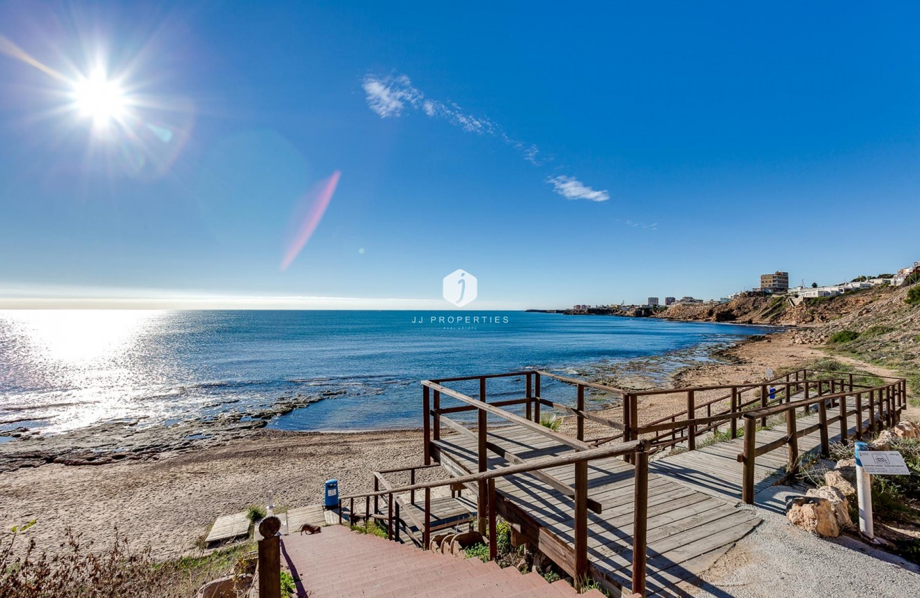 Resale - Villa -
Torrevieja - Costa Blanca