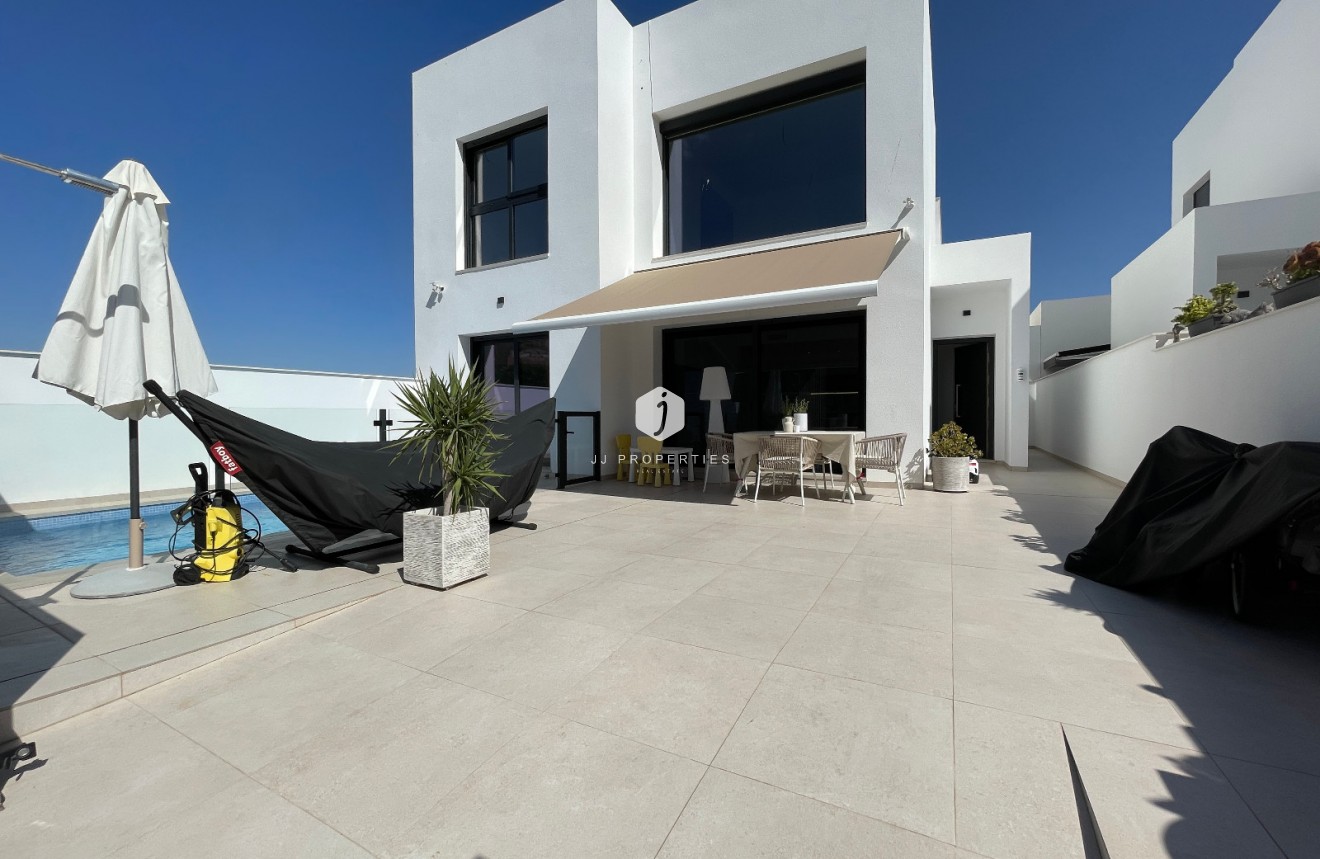 Resale - Villa -
Formentera del Segura - Costa Blanca