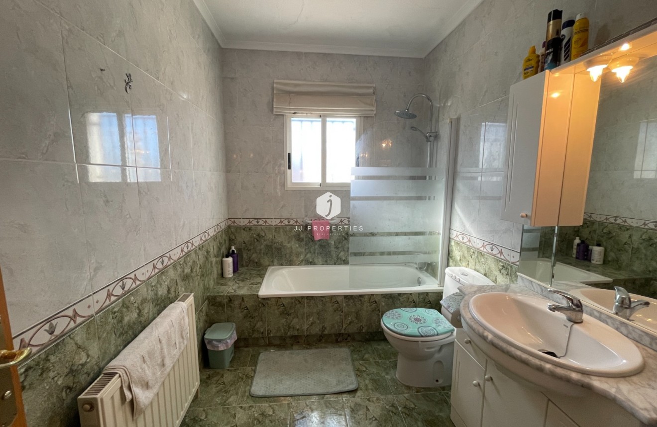 Resale - Villa -
Catral - Costa Blanca