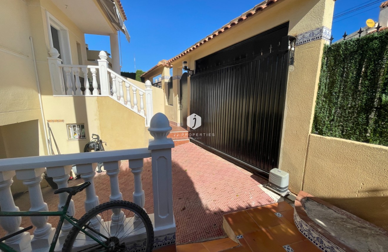 Resale - Villa -
Guardamar del Segura - Costa Blanca