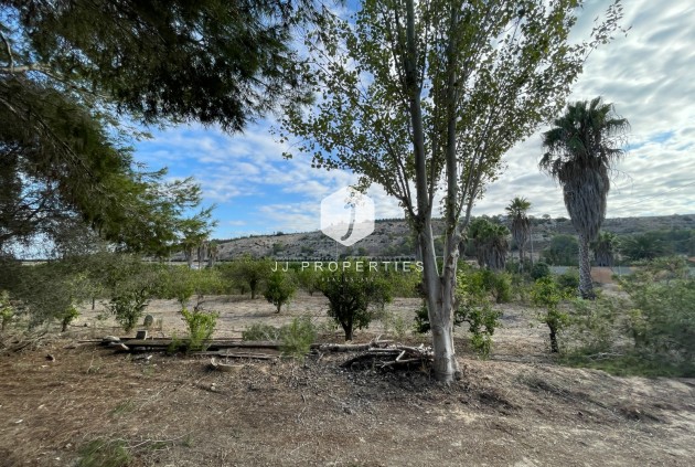 Z drugiej ręki - Nieruchomości wiejskie -
Jacarilla - Inland