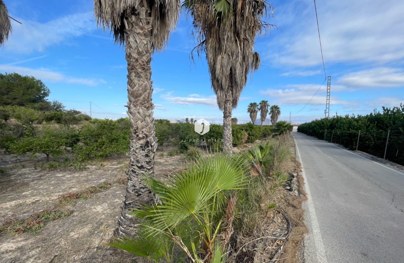 Z drugiej ręki - Nieruchomości wiejskie -
Jacarilla - Inland