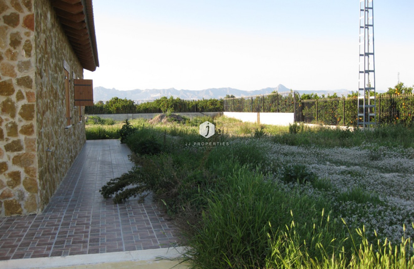 Resale - Country Property -
Benferri - Inland