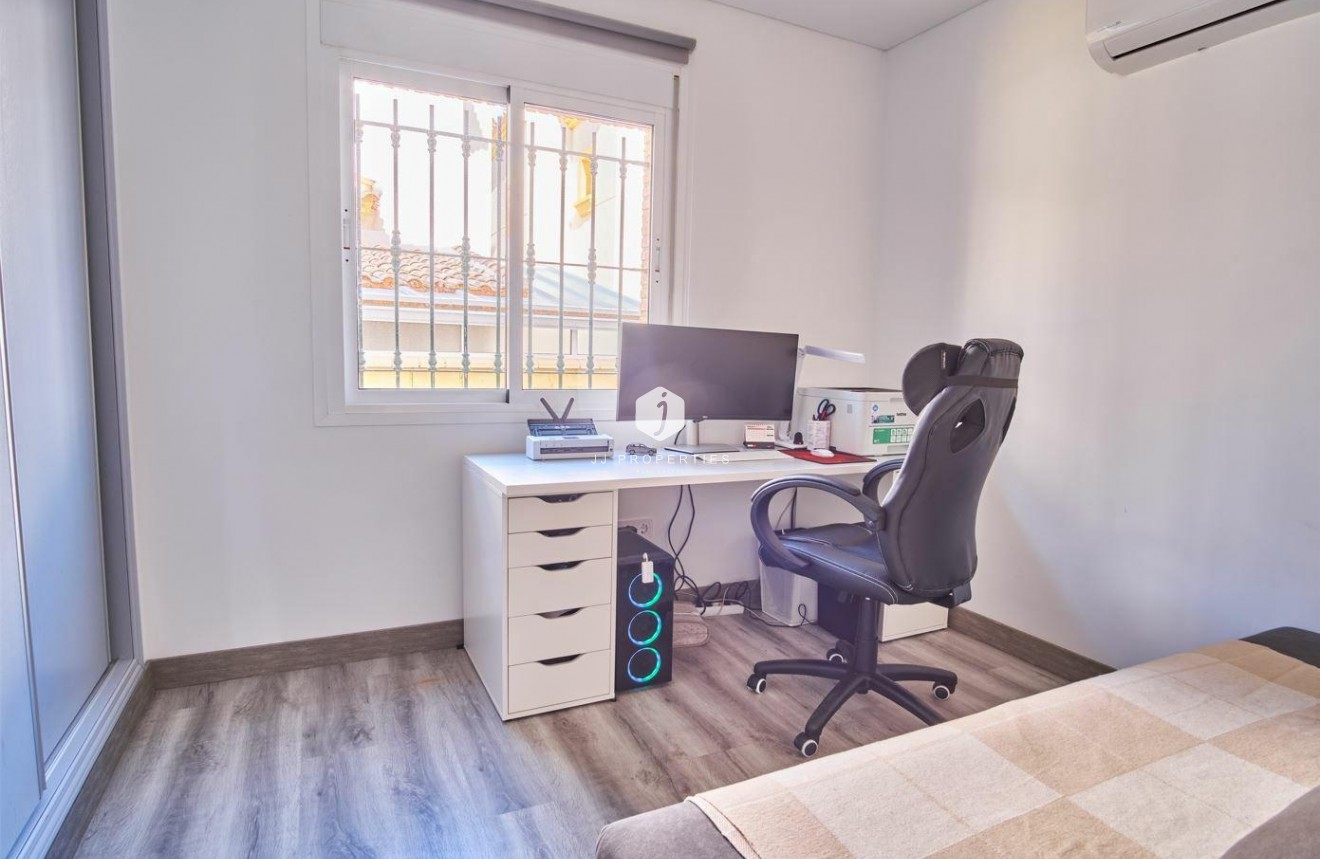 Aus zweiter Hand - Villa -
Los Montesinos - Costa Blanca