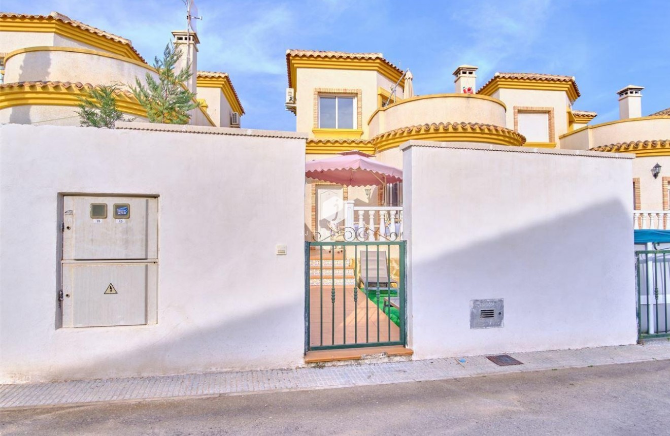 Aus zweiter Hand - Villa -
Los Montesinos - Costa Blanca