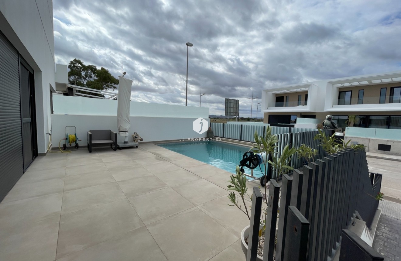 Resale - Villa -
Dolores - Costa Blanca