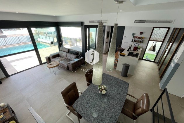 Resale - Villa -
Dolores - Costa Blanca