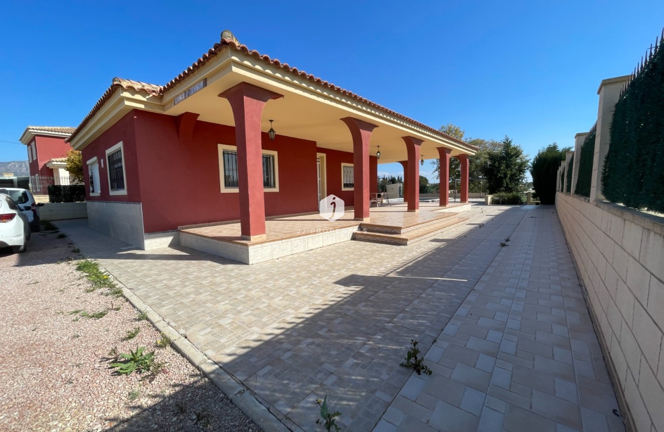 Resale - Villa -
Albatera - Inland