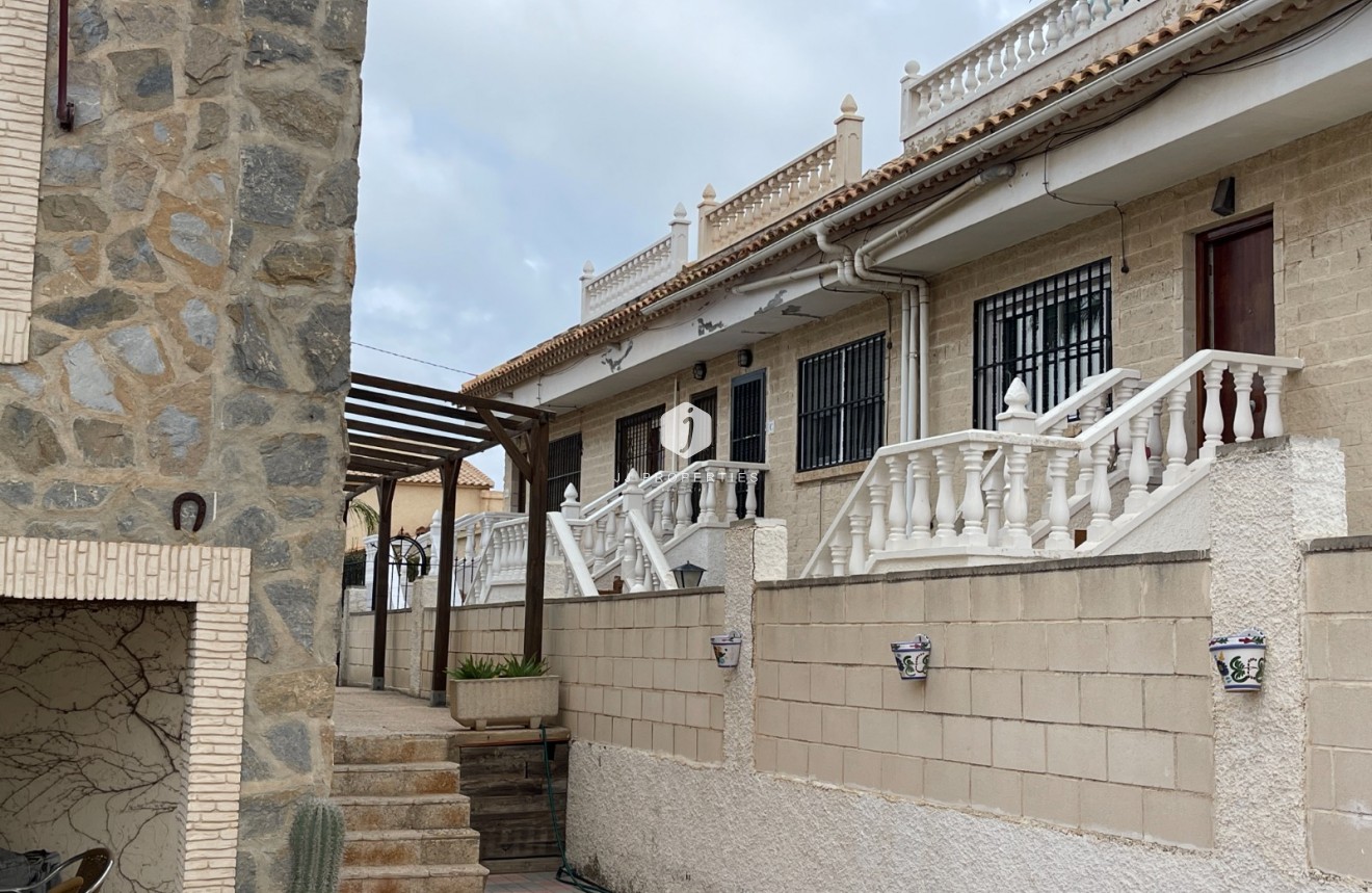 Aus zweiter Hand - Bungalow -
La Mata - Costa Blanca