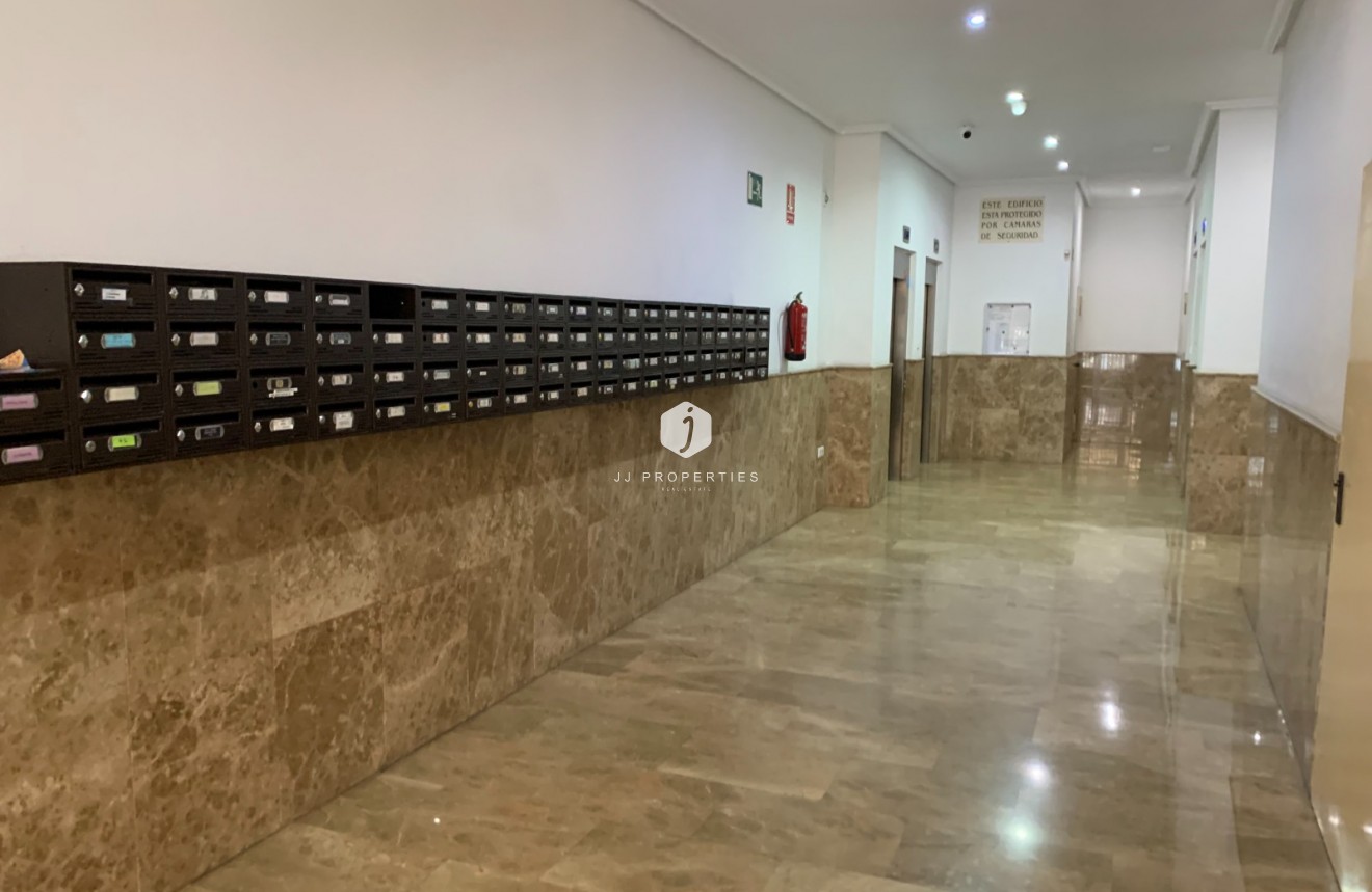 Resale - Apartment / flat -
Torrevieja - Costa Blanca