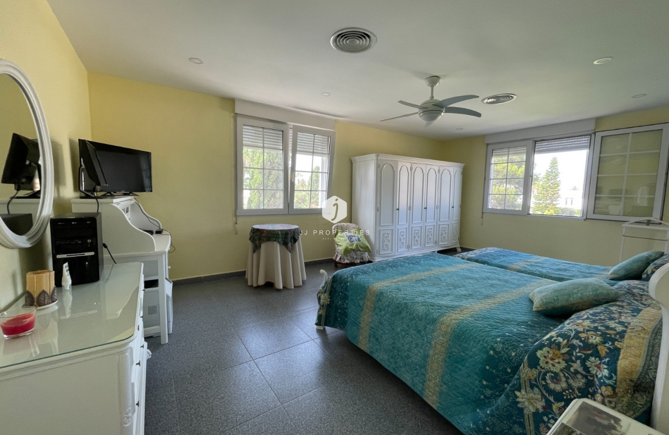 Z drugiej ręki - Villa -
Orihuela Costa - Costa Blanca