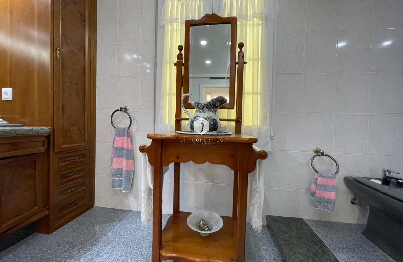 Z drugiej ręki - Villa -
Orihuela Costa - Costa Blanca