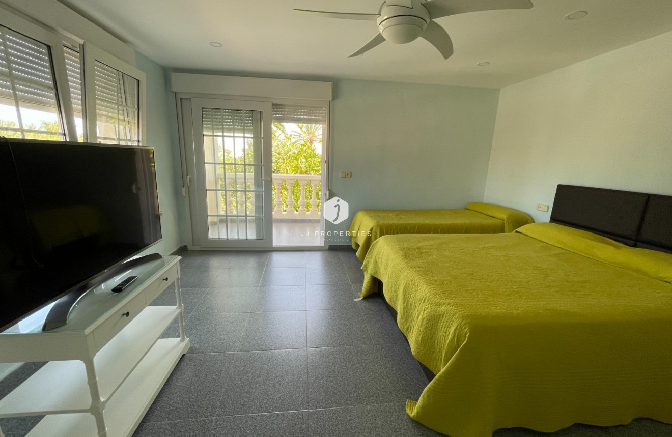 Z drugiej ręki - Villa -
Orihuela Costa - Costa Blanca