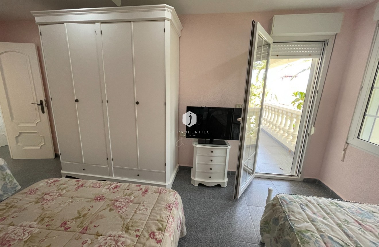 Z drugiej ręki - Villa -
Orihuela Costa - Costa Blanca