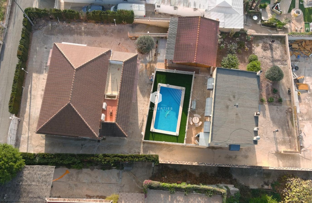 Resale - Villa -
Albatera - Inland