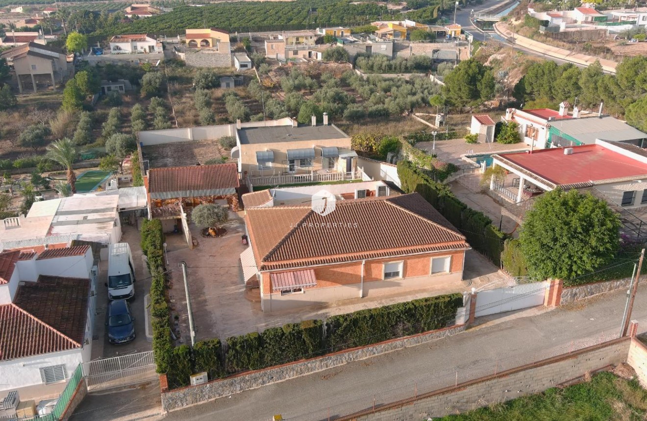 Resale - Villa -
Albatera - Inland