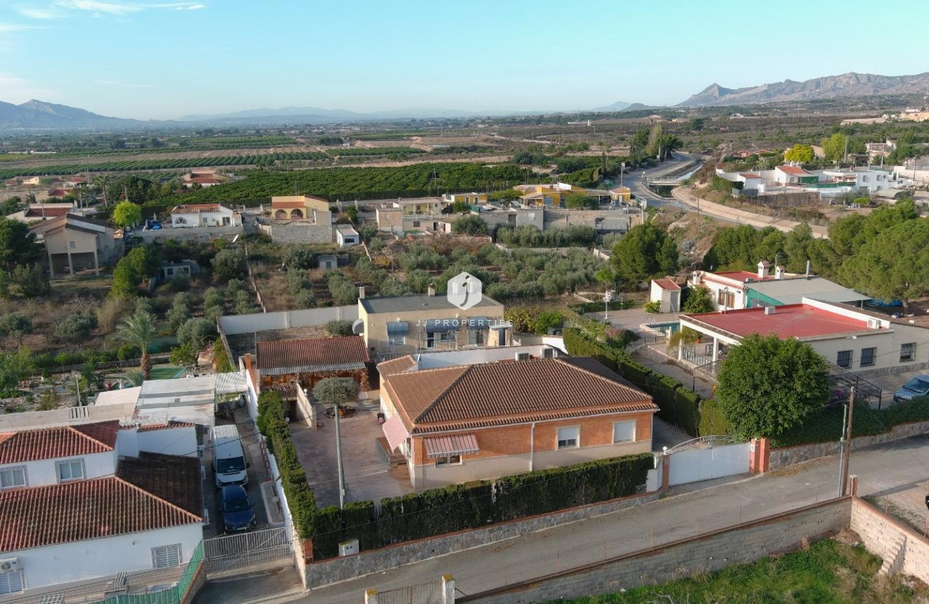 Resale - Villa -
Albatera - Inland